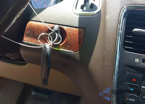 2011 Chrysler Town & Country Touring L из США, поврежденный, VIN 2A4RR8DG4BR609503